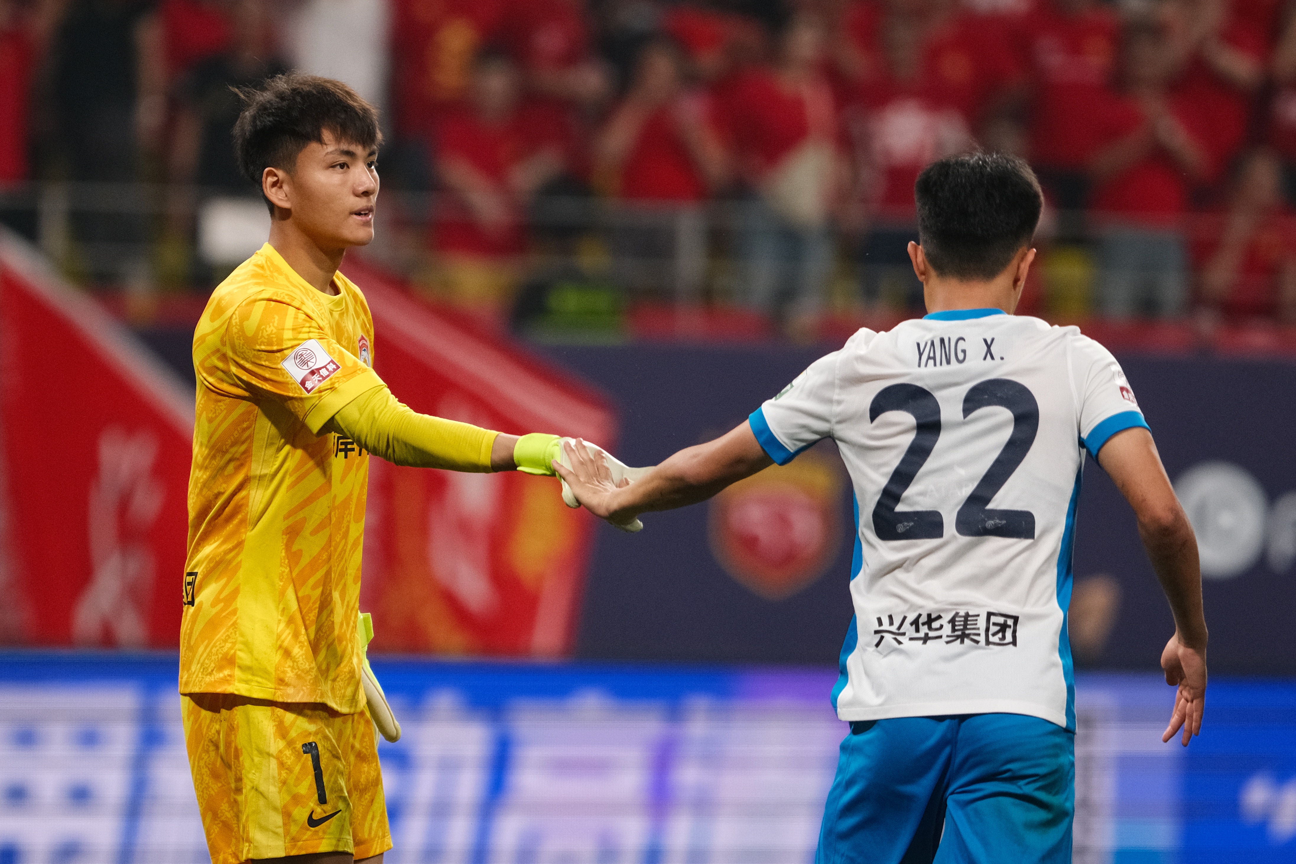 开云app-深圳记者辟谣杨希加盟新鹏城：是加盟上海海港，静等海港官宣